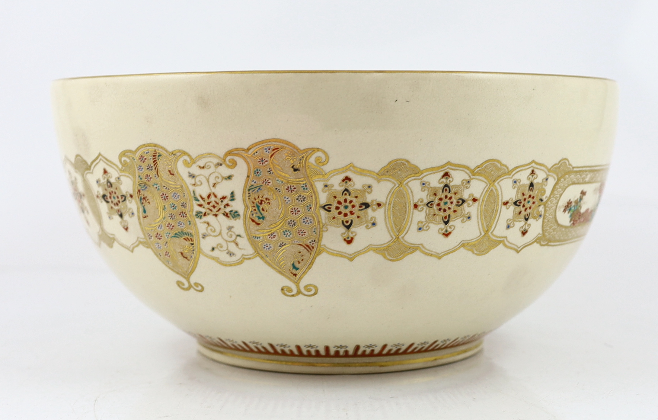 A large Japanese Satsuma bowl by Taizan, Meiji period